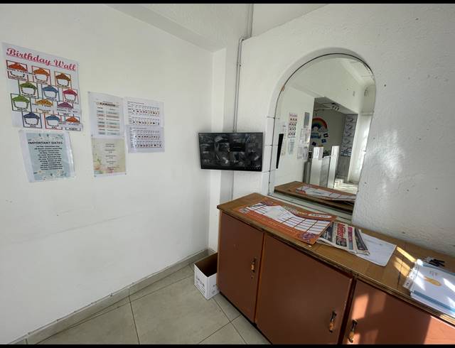 251M² BUSINESS TO LET IN LIBRADENE